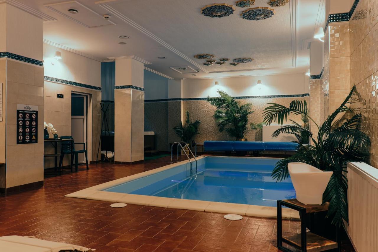 Hotel Bloom Caciulata Zewnętrze zdjęcie