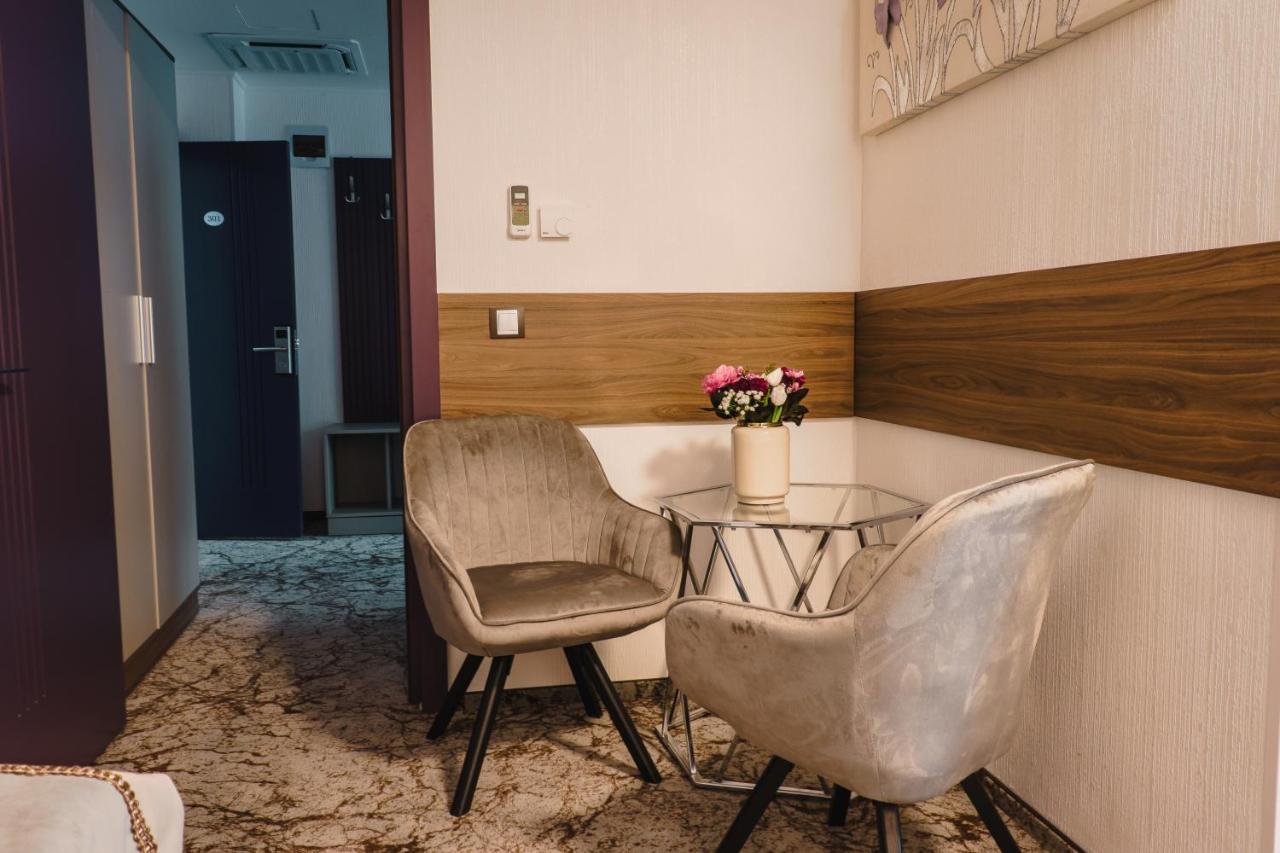 Hotel Bloom Caciulata Zewnętrze zdjęcie